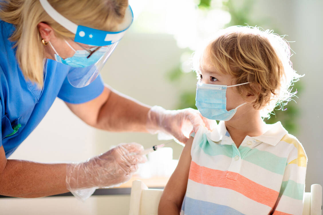 Die STIKO hat eine erste Empfehlung zur Covid-19-Impfung von Kindern unter zwölf Jahren ausgesprochen. / Foto: Adobe Stock/Family Veldman