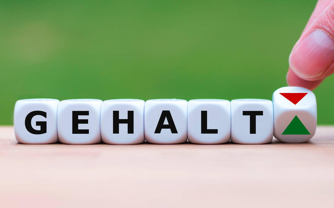 Ein Gespräch über das eigene Gehalt zu führen, braucht etwas Mut, zeigt aber auch, dass Sie Ihren Wert kennen. / Foto: Adobe Stock/Fokussiert