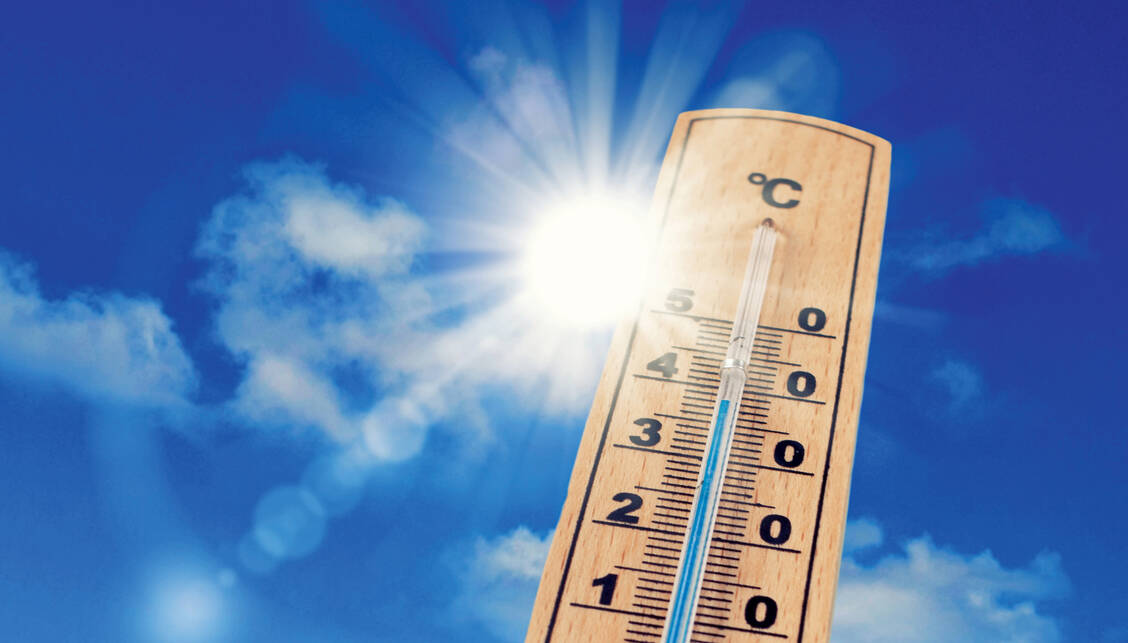 Ab 35 Grad Lufttemperatur gilt ein Raum als ungeeignet für dauerhafte Tätigkeiten. / Foto: Adobe Stock/Jenny Sturm