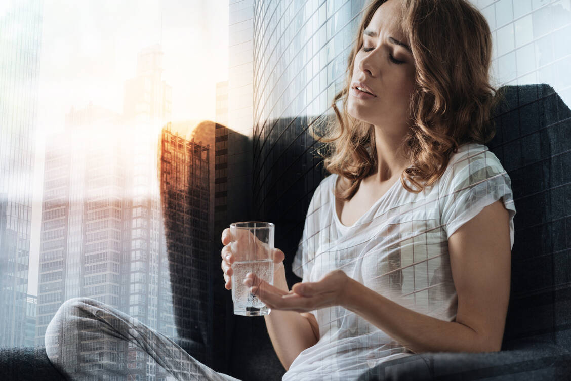 In der Schwangerschaft gilt es genau abzuwägen, was gegen Migräneattacken eingesetzt wird. / © Adobe Stock/zinkevych