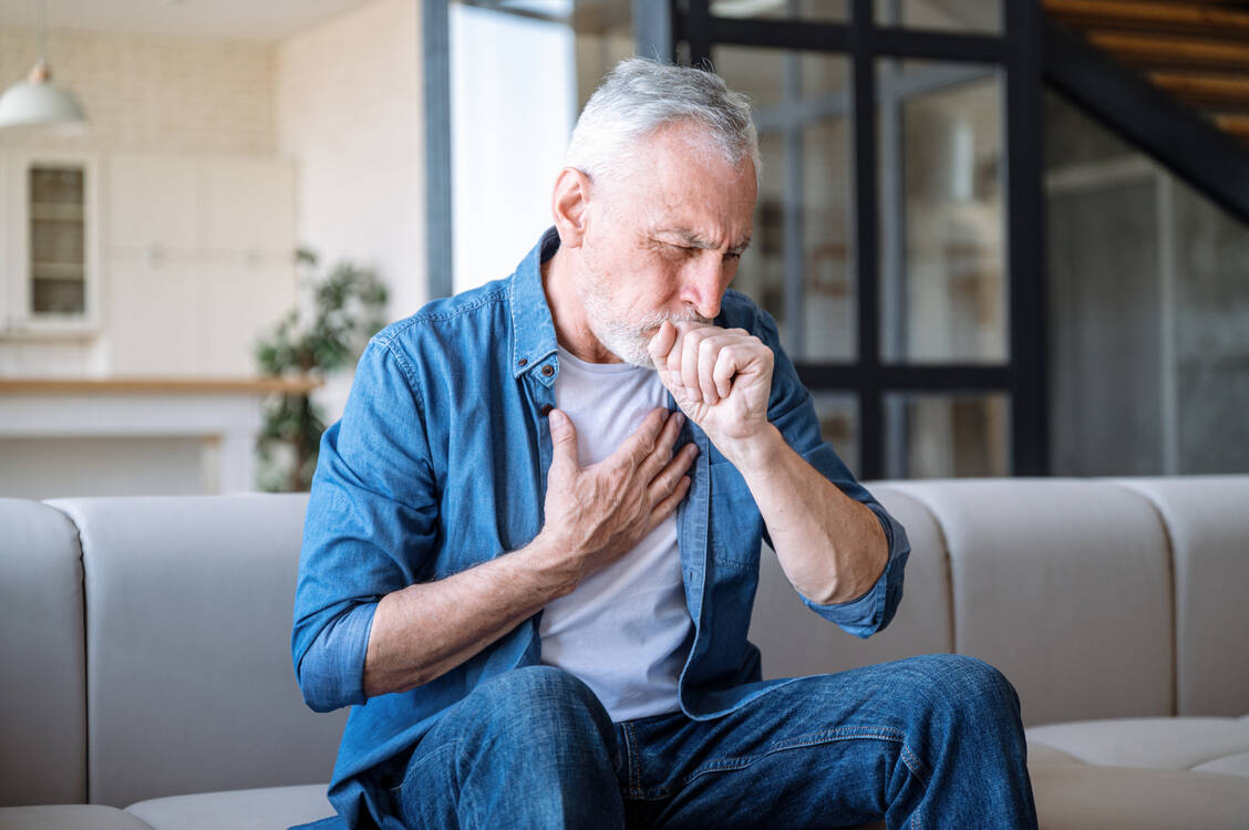 Ist der Triglycerid-Glucose-Index erhöht, haben Menschen ein erhöhtes Risiko, an COPD zu erkranken, und, wenn sie bereits erkrankt sind, für einen schweren Krankheitsverlauf. / © Getty Images/Novitskiy.Photo