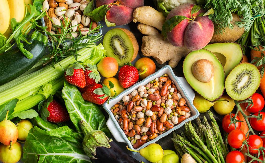 So sehen gesunde Lebensmittel aus. Hängen die gesundheitlichen Vorteile auch damit zusammen, dass Obst und Gemüse im Körper Basen bilden sollen? Experten sind sich uneinig. / Foto: Getty Images/
Aamulya