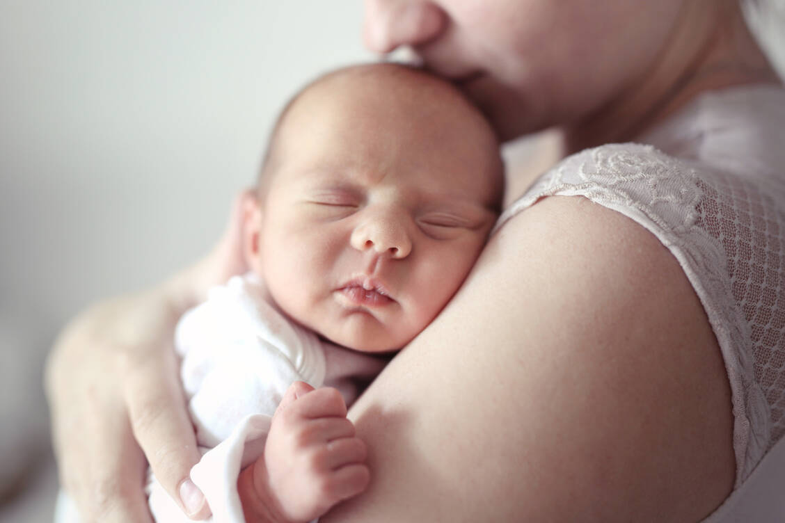 Kinder im ersten Lebensjahr sind von RSV-Infektionen besonders häufig betroffen. / Foto: Adobe Stock/natalialeb