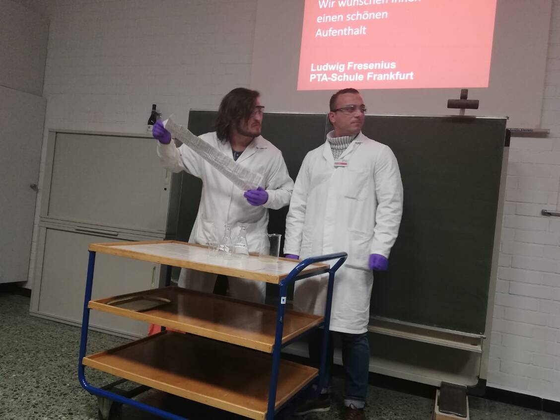 Gewusst wie: Interessierte bekamen Einblick in den Schulalltag an der PTA-Schule Frankfurt. / Foto: BVpta