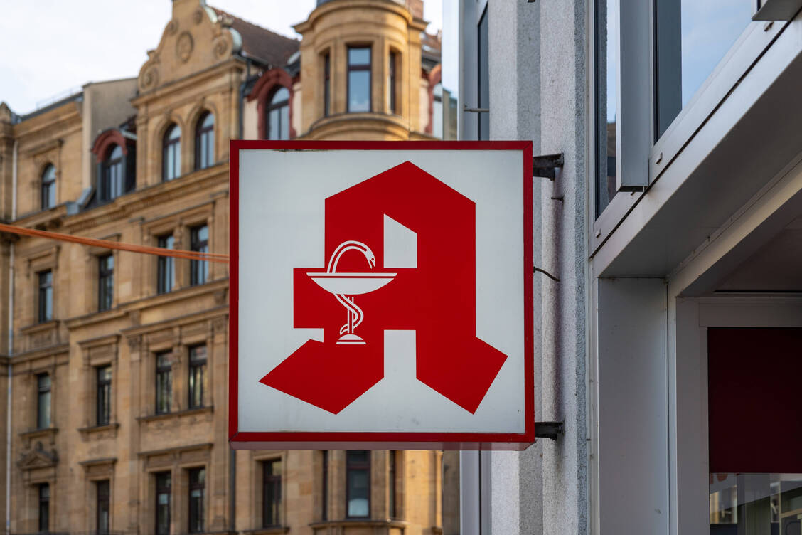Die wirtschaftliche Lage und die Personalsituation sind in vielen Apotheken schwierig. / Foto: IMAGO/Ardan Fuessmann