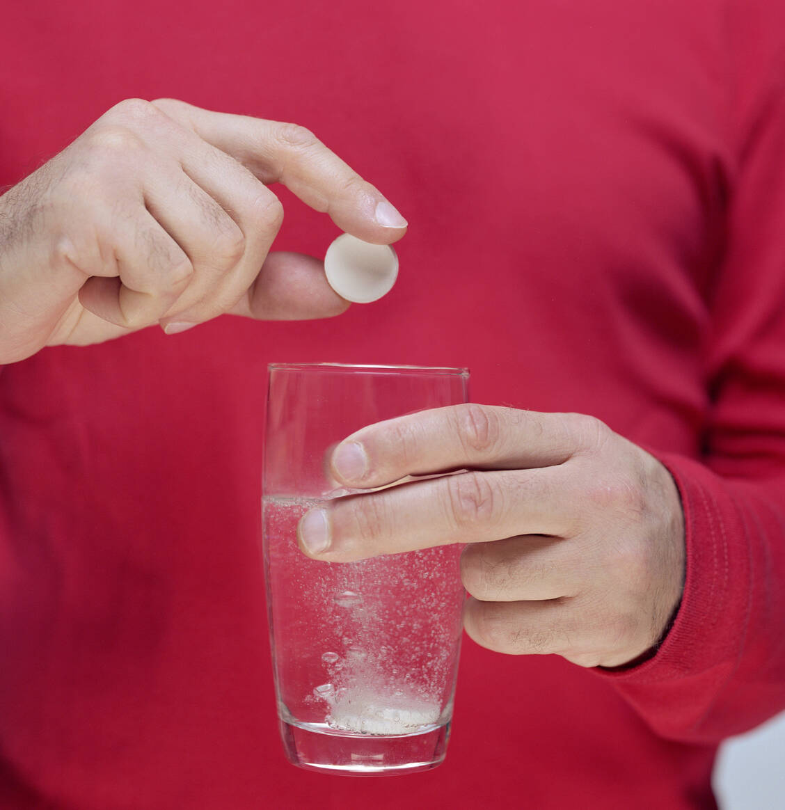 Brausetabletten wirken bei akuten Kopfschmerzen am schnellsten. / Foto: Getty Images/Tom Le Goff