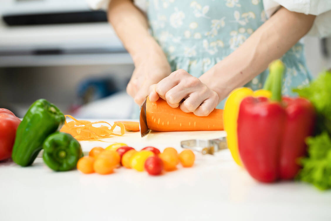 Betacarotin ist in vielen gelb-roten Obst- und Gemüsesorten zu finden. / Foto: Adobe Stock/aijiro