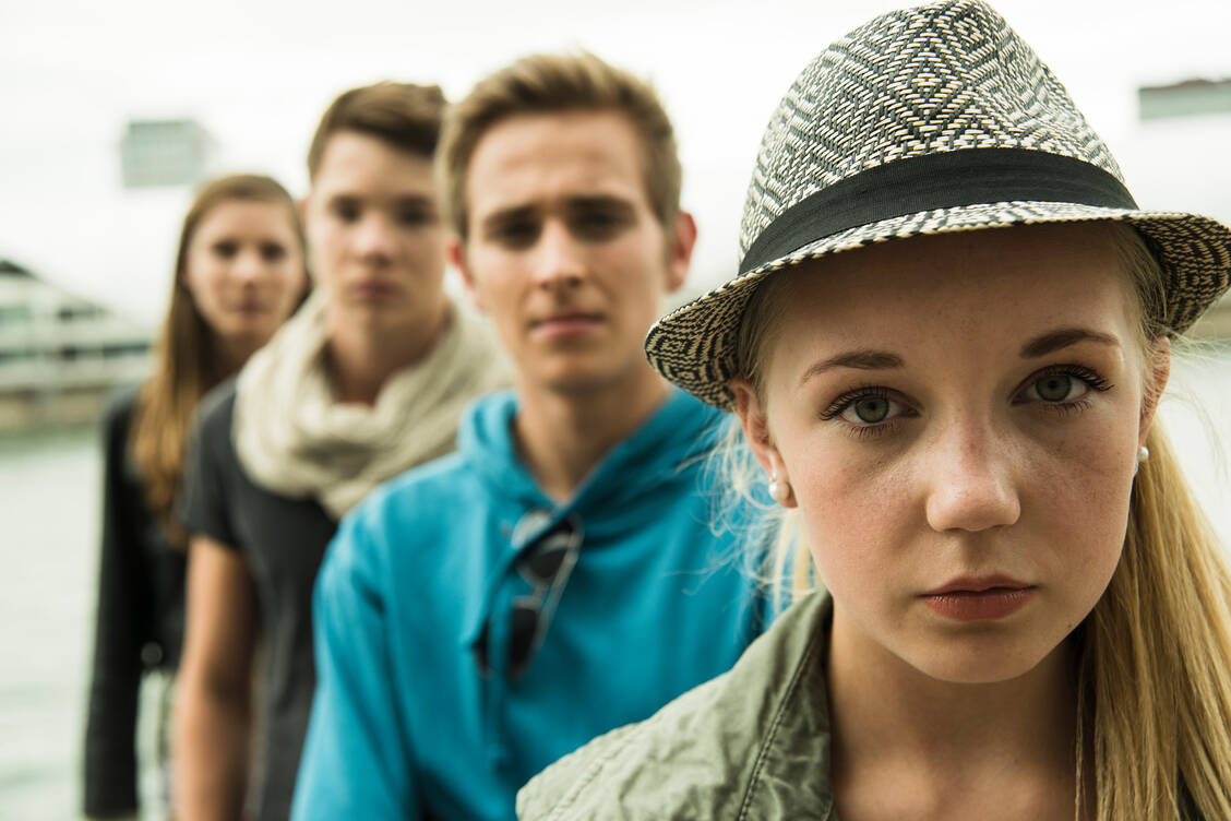 Würden Mädchen und Jungen vor dem ersten Sexualverkehr gegen humane Papillomaviren geimpft, könnte man verschiedene Krebsarten und seine Vorstufen vermeiden. Bislang ist die Impfquote viel zu gering. / Foto: Getty Images/Westend61 / Uwe Umstätter