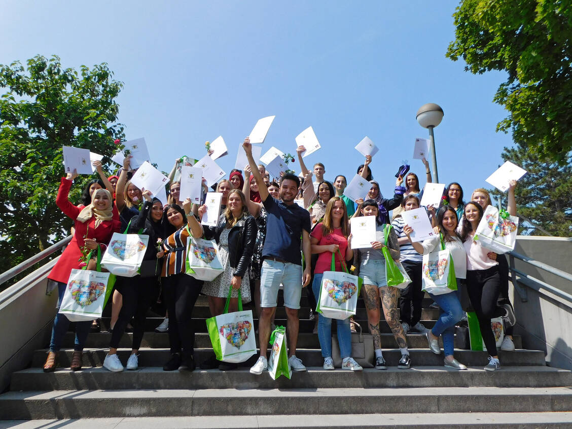 Erfolgreich bestanden: Die Stuttgarter PTA-Schüler starten nach dem ersten Prüfungsabschnitt in das Apothekenpraktikum. / Foto: privat