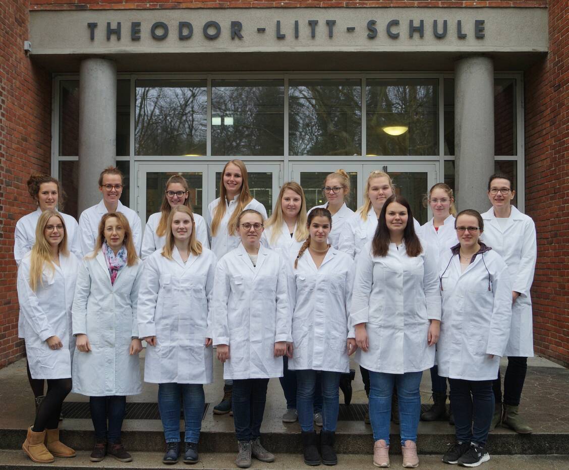 Die Schüler der PTA-Oberstufenklasse aus Neumünster zeigten ihr Können beim ZL-Ringversuch. / Foto: PTA-Schule Neumünster