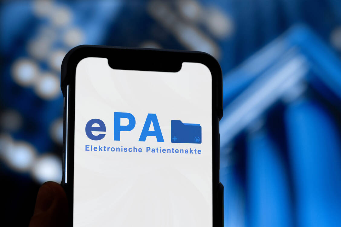 Die Einrichtung der ePA kann sich je nach Krankenkasse leicht unterscheiden. / © Adobe Stock/PhotoGranary