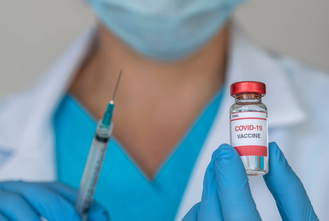 Erfahrungen mit mRNA-Impfstoffen beim Menschen gibt es schon, wenn auch in einem anderen Zusammenhang. Diese verliefen ohne besorgniserregende Nebenwirkungen. / Foto: Getty Images/Tetra Images
