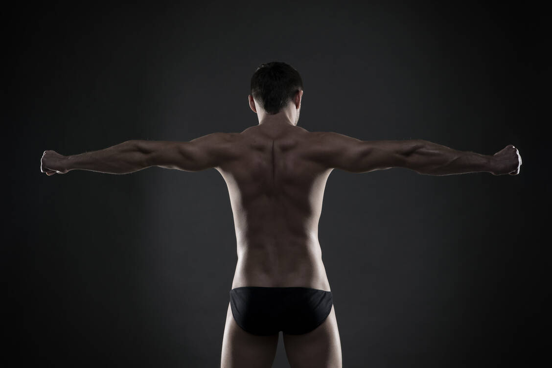 Besonders junge Männer geraten in den Strudel eines übermäßigen Krafttrainings. / Foto: Adobe Stock/Staras