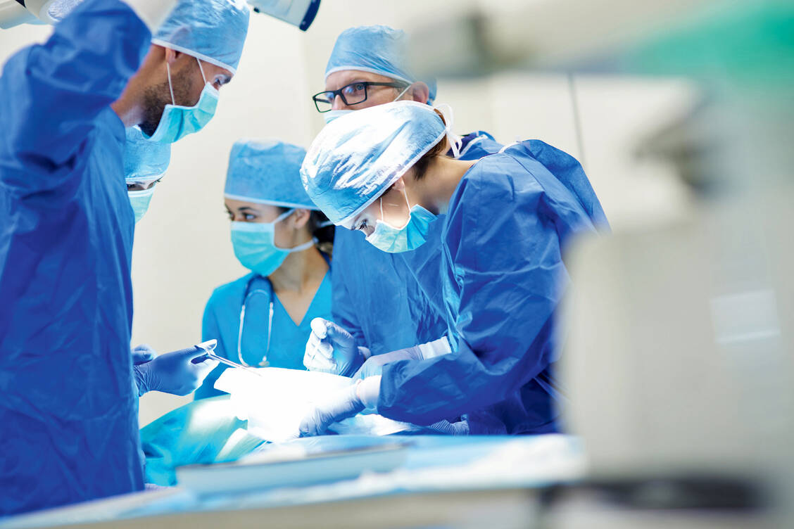 Nicht selten zeigt erst die Operation, ob der Blinddarm die Symptome verursacht hat. / Foto: Fotolia/Gpoint Studio