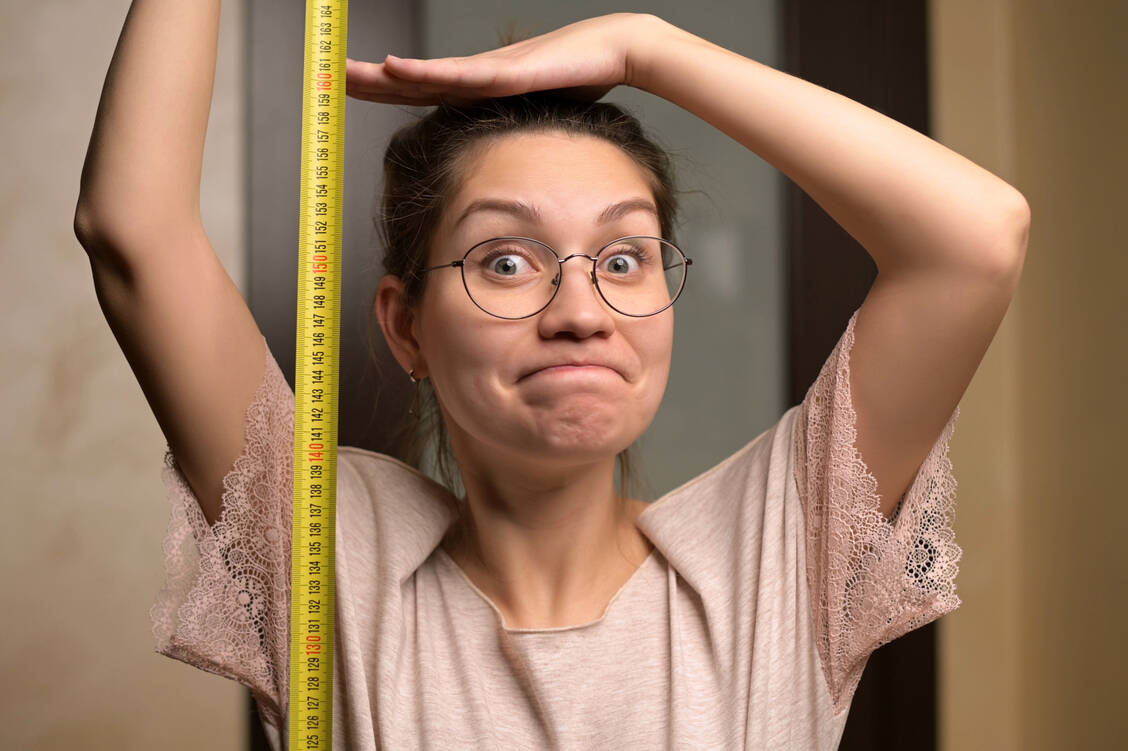 Ob groß oder klein: Jede Körpergröße birgt andere Vor- und Nachteile im Hinblick auf die Gesundheit. / Foto: Getty Images/Vyacheslav Dumchev