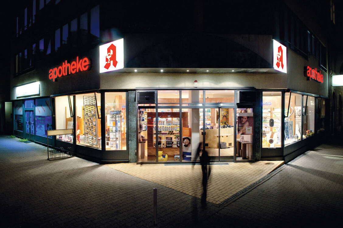 Dank des ANSG erhalten Apotheken inzwischen für jeden Nacht- und Notdienst eine Pauschale. Das entlastet vor allem Landapotheken, in denen während des Notdienstest häufig kaum etwas verkauft wird. / Foto: ABDA