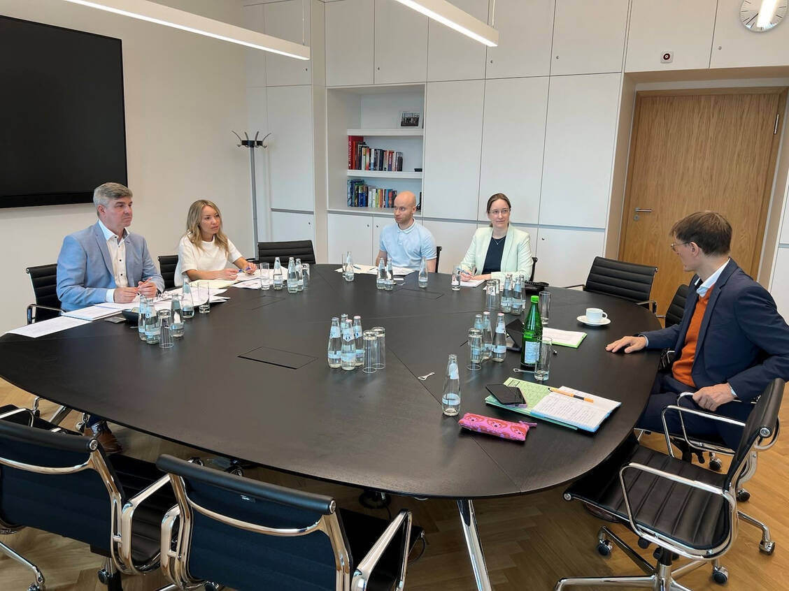 Der Bundesgesundheitsminister sprach mit der Gewerkschaft über die Apothekenreform, unter anderem mit Adexa-Vorstand Andreas May (links im Bild). / Foto: BMG