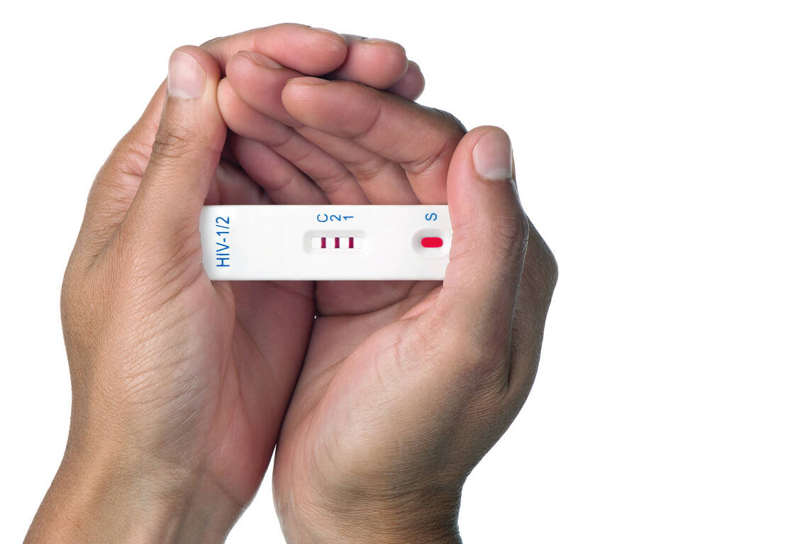 Nach rund 15 Minuten liefert der Heimtest ein Ergebnis. / Foto: Fotolia/HBK