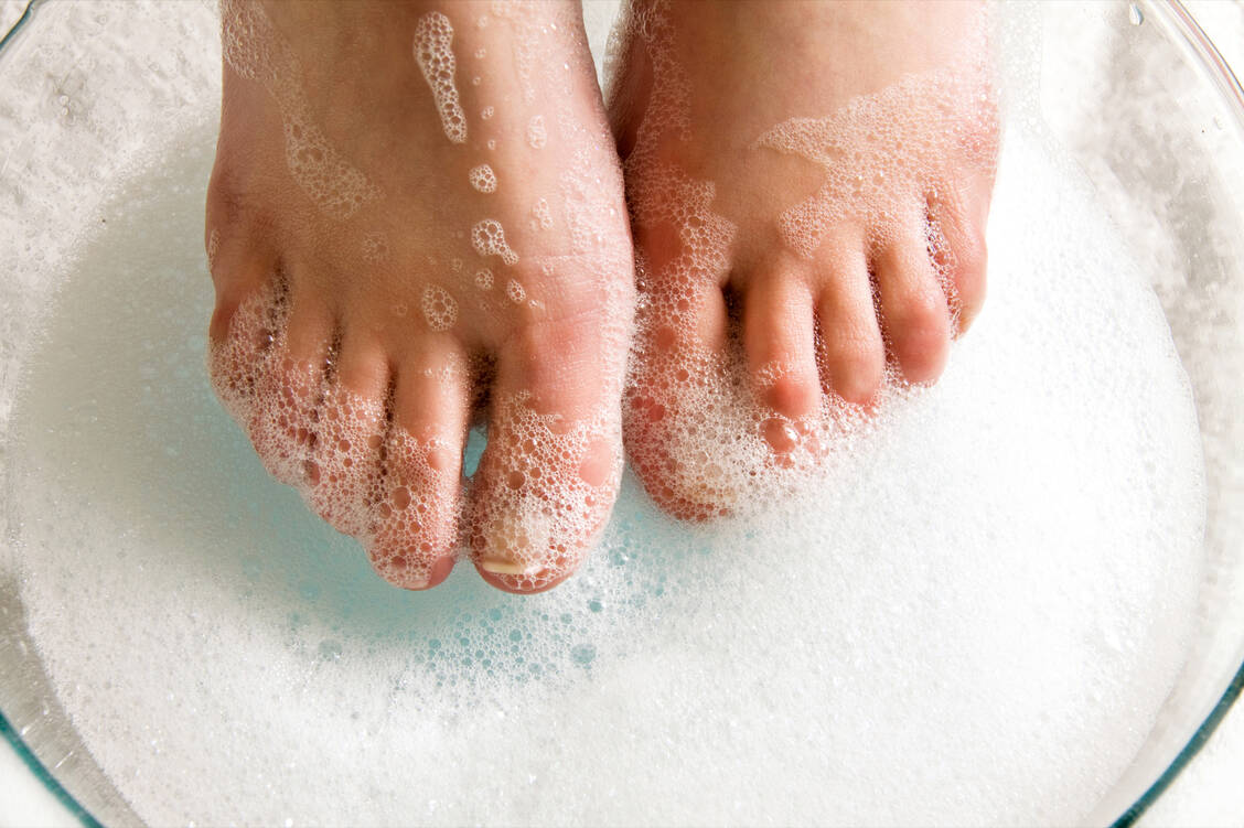 Fußwunden bei Diabetikern können sich zu einer chronischen Wunde entwickeln. Dass sie jemals wieder heilt, ist nicht sicher. / Foto: Fotolia/Meddy Popcorn