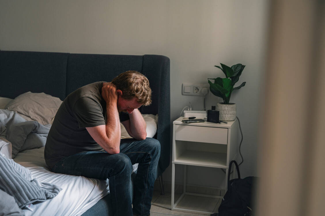 Nach den Erfahrungen der Trauerbegleiter wollen Männer die Trauer oft mit sich selbst ausmachen. / Foto: Getty Images/Justin Paget