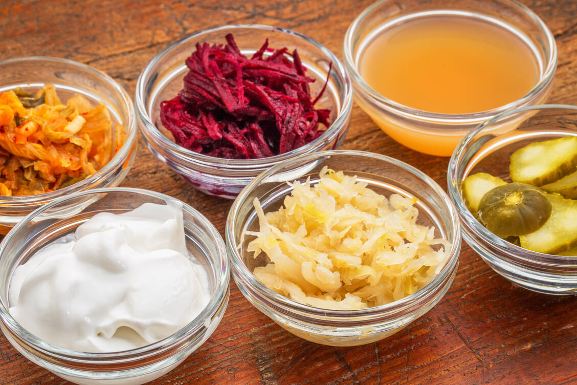 Über fermentierte Speisen freut sich die Darmflora. / Foto: Getty Images/marekuliasz
