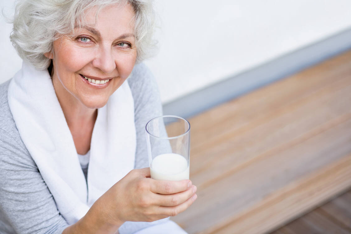 In food, the most important calcium providers are milk and milk products. / Foto: Adobe Stock/jd-photodesign