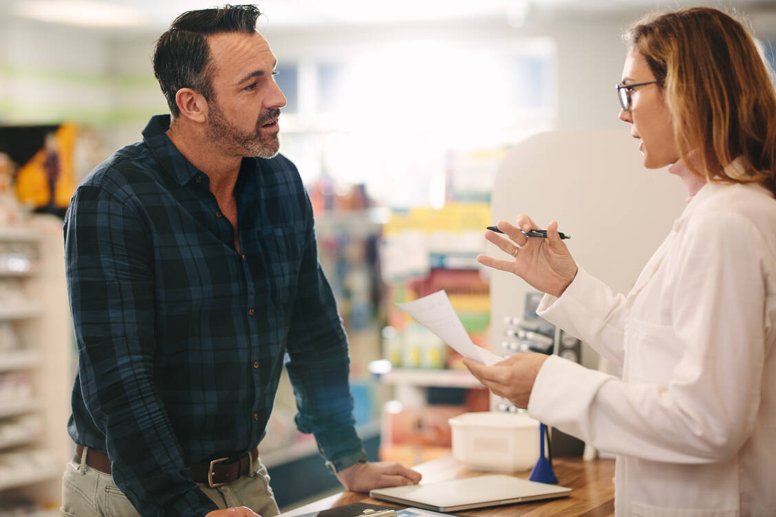 Gelassen und höflich bleiben, wenn ein schwieriger Kunde ein Streitgespräch provoziert, kann erlernt werden. / Foto: Adobe Stock/Jacob Ammentorp Lund