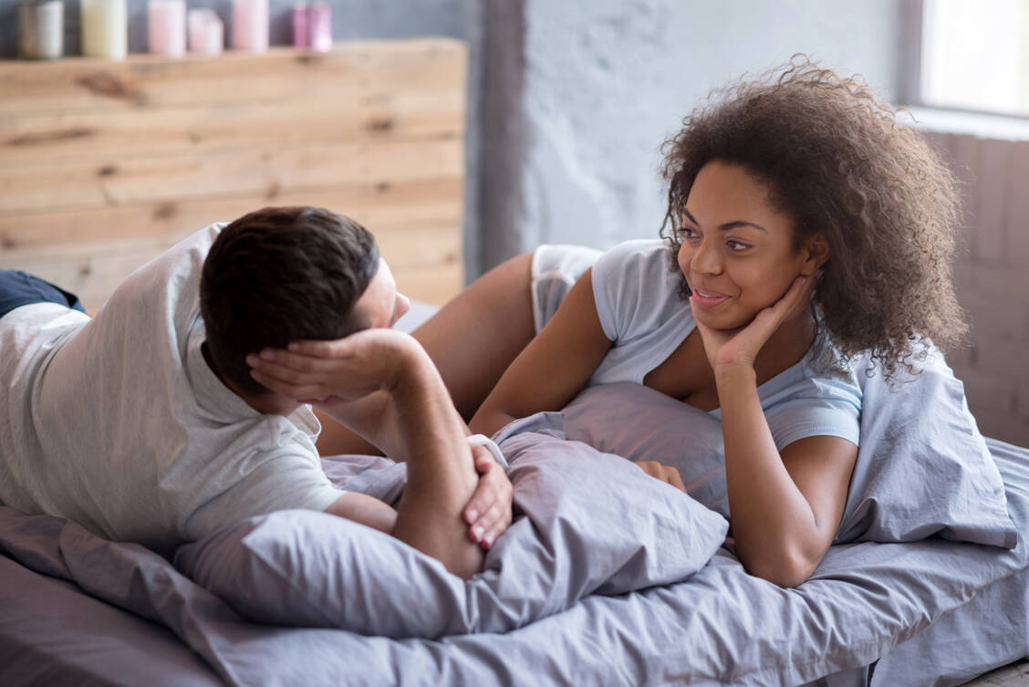 Wünscht sich ein Paar ohne Erfolg ein Kind, kann das auch stabile Beziehungen schwer belasten. / Foto: Adobe Stock/zinkevych