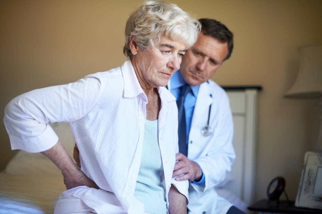 Individuelle Therapie: Erfahrene Schmerzmediziner wissen oft, worauf der Patient höchstwahrscheinlich ansprechen wird. / Foto: iStock/Squaredpixels