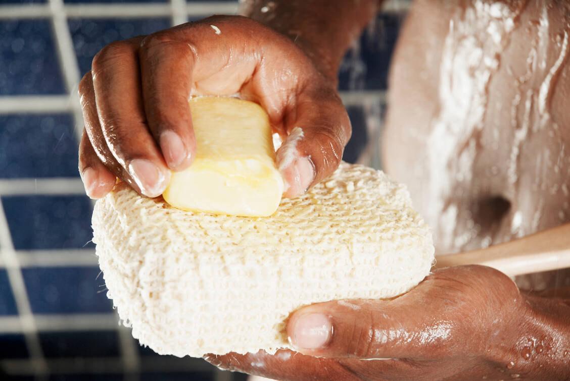 Bei der Genitalhygiene kann zu viel Sorgfalt schaden. / Foto: Getty Images/Glowimages