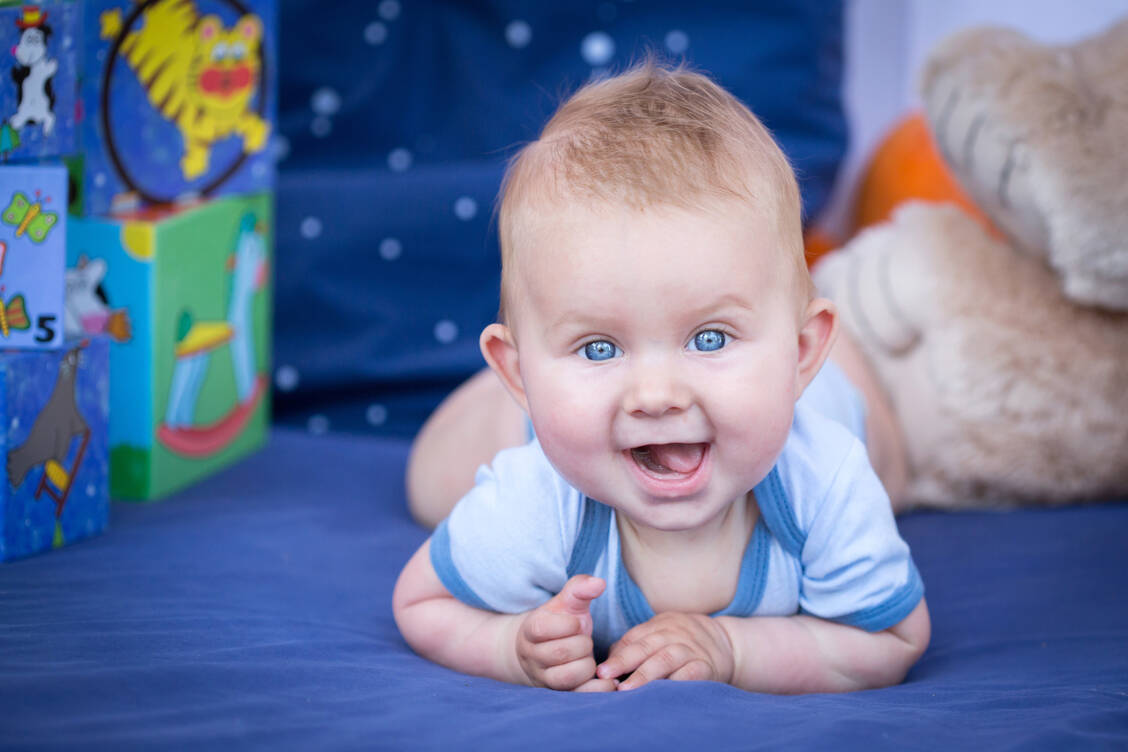 Ist die Windel frisch, ist die Welt bei den Kleinen wieder in Ordnung. / © Adobe Stock/ChantalS