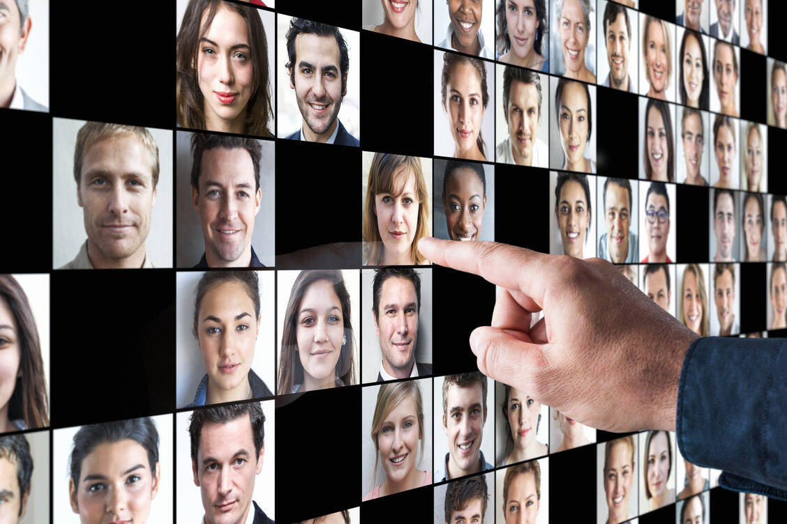 Egal aus welchem Kulturkreis: Menschen können an den Gesichtern Erkrankter erkennen, dass diese nicht gesund sind. (Symbolbild) / Foto: Getty Images/Dimitri Otis