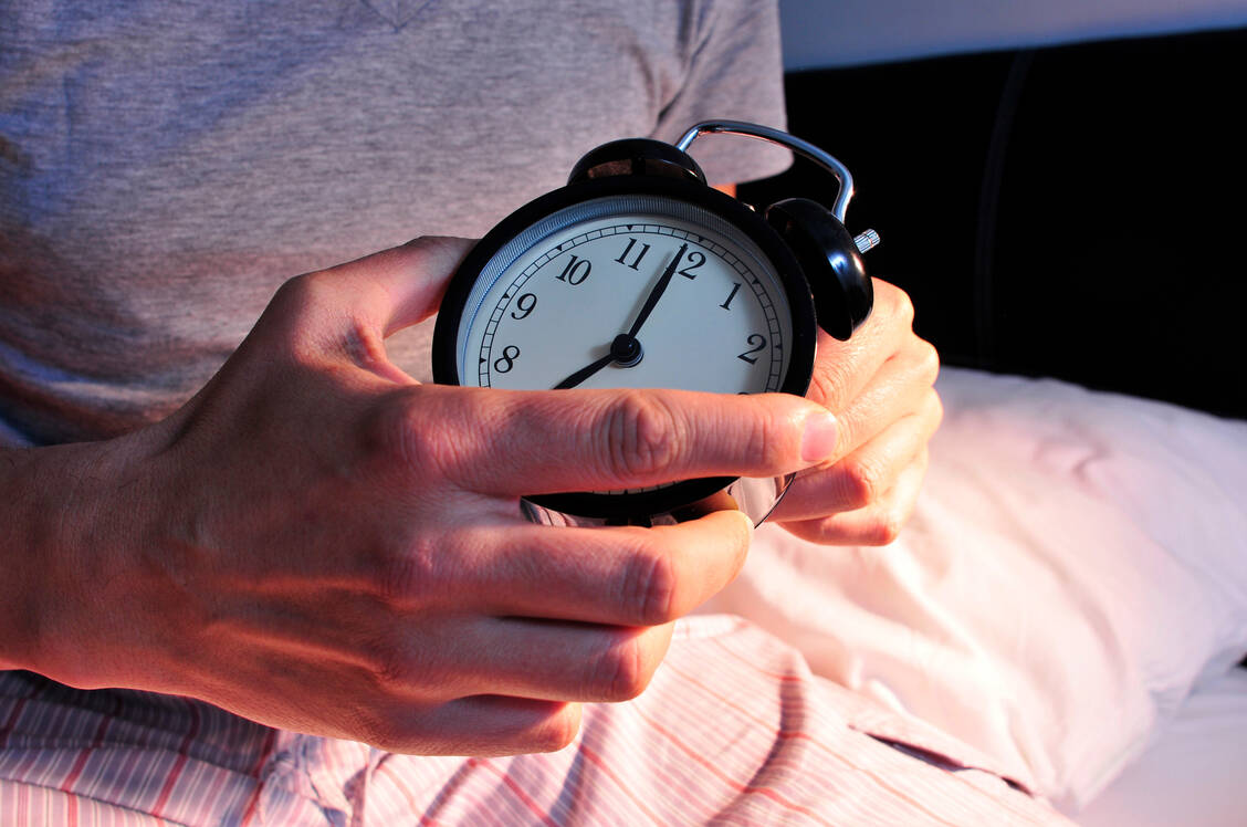 Der Tag-Nacht-Rhythmus lässt sich medikamentös beeinflussen: Das Hormon Melatonin signalisiert dem Körper, dass er zur Ruhe kommen sollte.  / Foto: Adobe Stock/