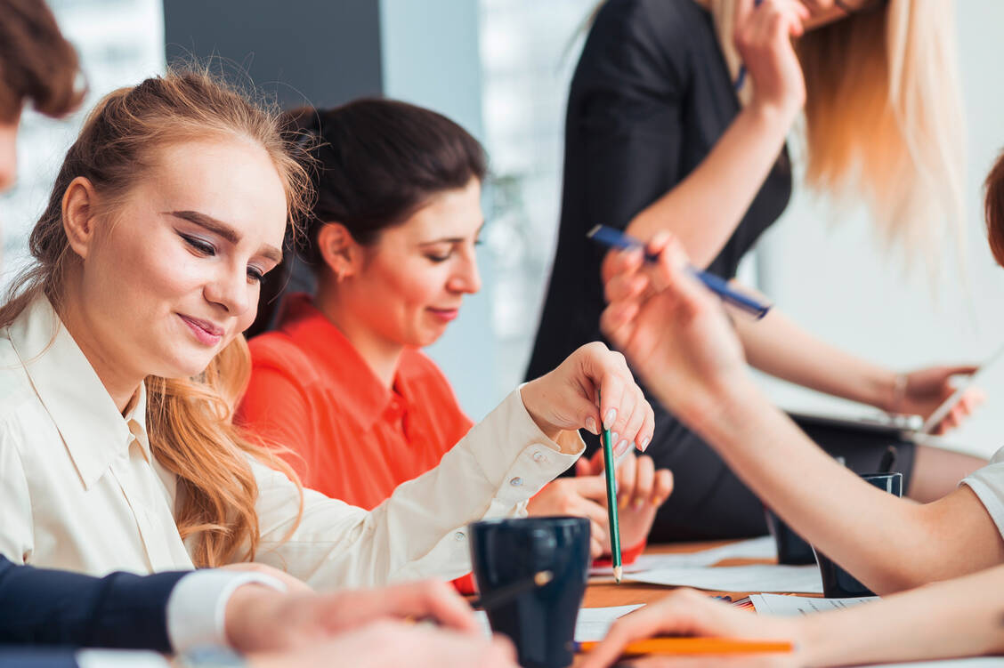 Funktionelle Beschweren werden häufiger bei Frauen als bei Männern diagnostiziert.  / Foto: Shutterstock/UfaBizPhoto