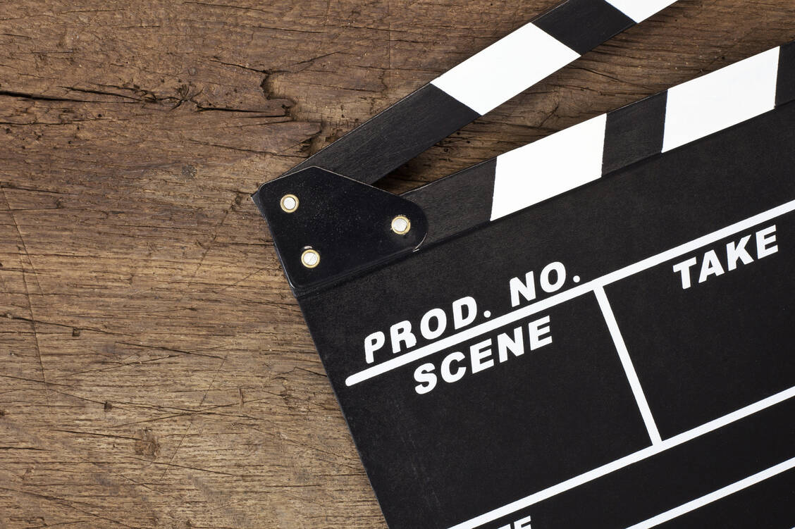Inhalte aus Filmen merken sich Menschen deutlich einfacher, als solche, die sie gelesen haben. Das können sich auch Apotheken zunutze machen. / Foto: fotolia/Kaarsten