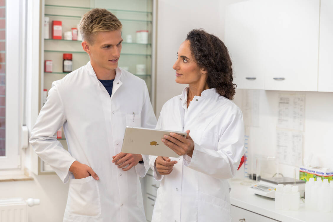 Verantwortliche Apotheker sollten achtsam mit ihren Angestellten umgehen. Ein allzu dominanter Führungsstil ist heute nicht mehr gefragt. / Foto: ABDA