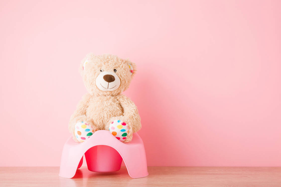 Blut im Stuhl kann bei Kinder auf Verstopfung hinweisen. / Foto: Adobe Stock/fotoduets