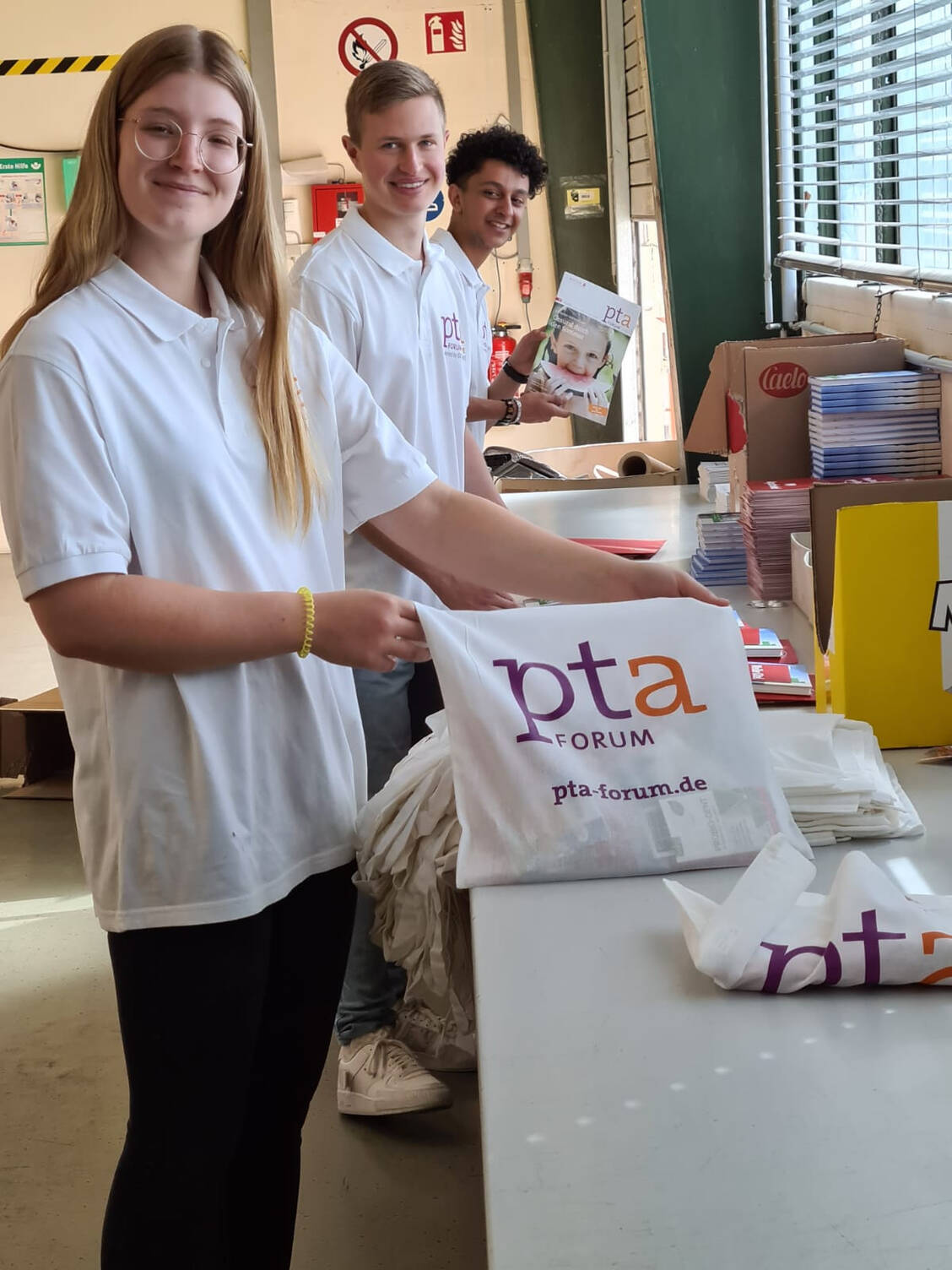 Fleißige Lieschen der Avoxa haben 4000 solcher Begrüßungstaschen für angehende PTA gepackt und verschickt.    / Foto: PTA-Forum