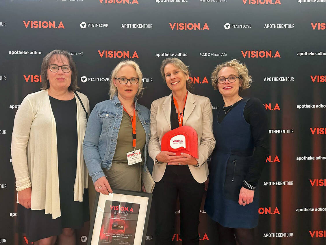 von links nach rechts: Uta Vogler (Schulleitung PTA-Fachschule Paderborn), Nicole Budny (Schulleitung PTA-Fachschule Münster), Doris Wettmann (Geschäftsführung PTA-Fachschulen Westfalen-Lippe e.V.), und Dr. Julia Kjer (Schulleitung PTA Fachschule Gelsenkirchen) / © Foto: Privat