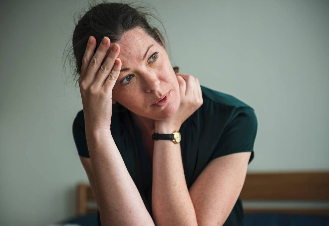 Von einer großen Erschöpfung und Müdigkeit, einer Fatigue, berichten Menschen auch dann, wenn die Infektion schon einige Monate zurückliegt.  / Foto: Adobe Stock/Rawpixel.com