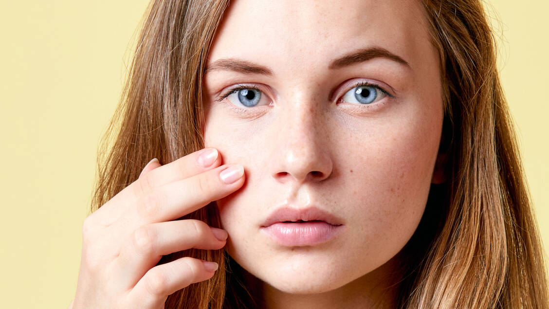 Jede Augenfarbe bringt andere Gesundheitsrisiken mit sich.  / © Getty Images/AndreaObzerova