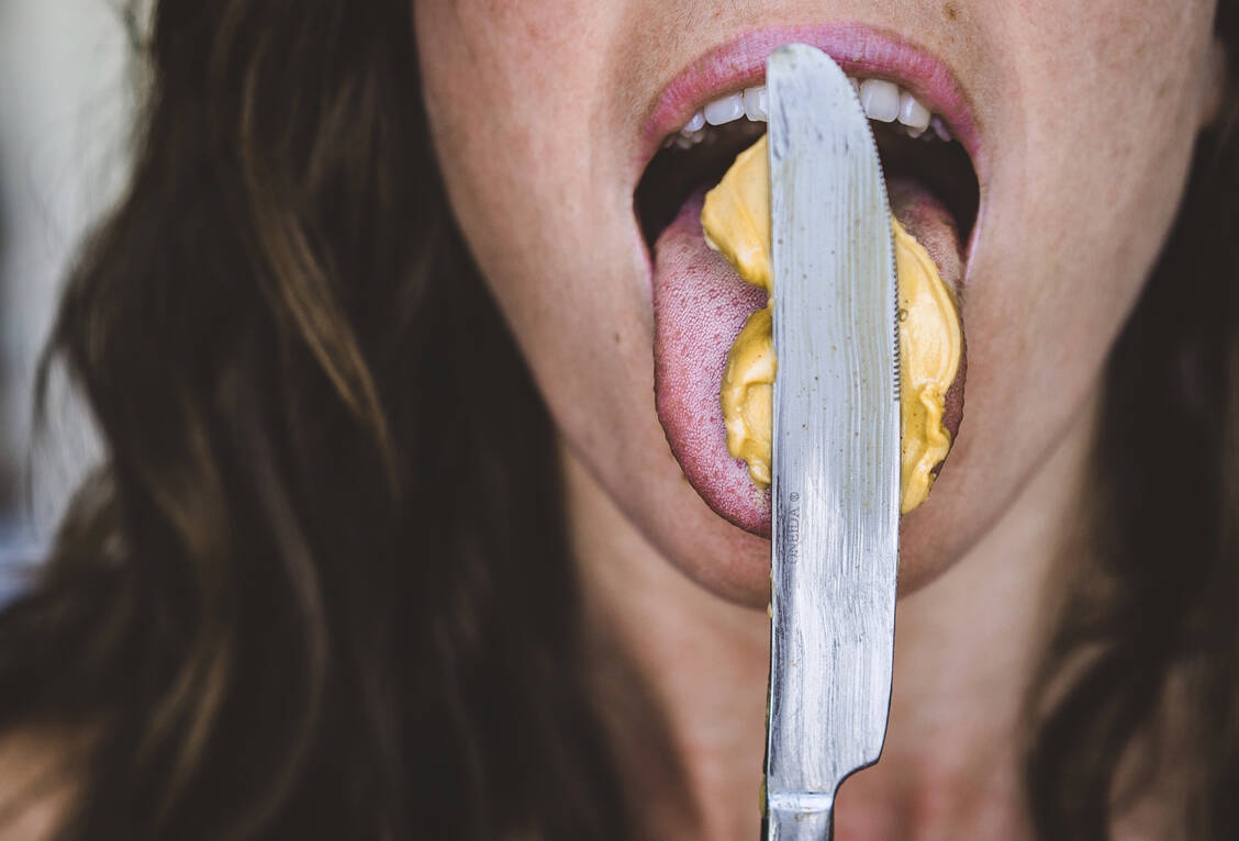 Die positiven Effekte zeigten sich nicht nur bei Erdnüssen, auch Erdnussbutter erhöhte mehrere Marker für die Gefäßgesundheit. / Foto: Getty Images/Jose Rodriguez / EyeEm