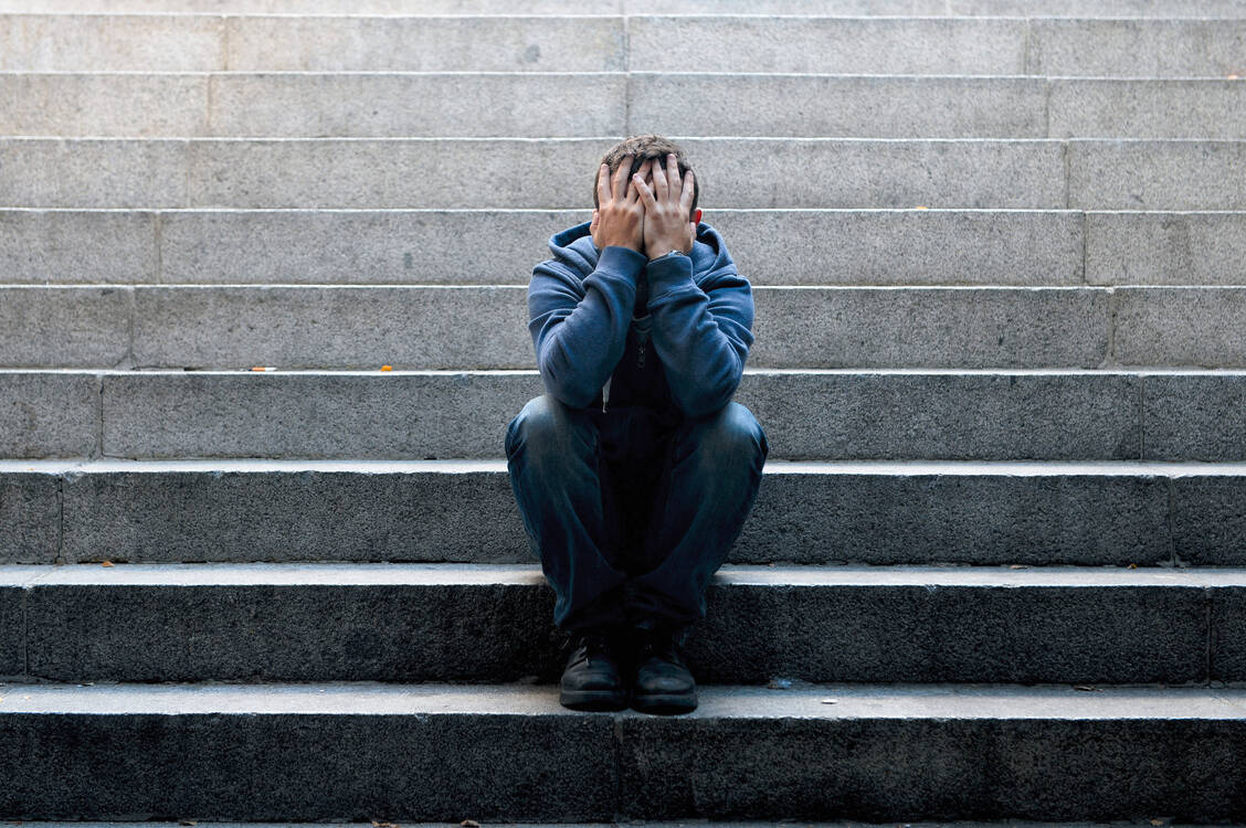 Auch die Psyche leidet: Psoriasis-Patienten empfinden die Hauterscheinungen häufig als entstellend. Einige entwickeln gar Depressionen.  / Foto: Fotolia/Focus Pocus LTD