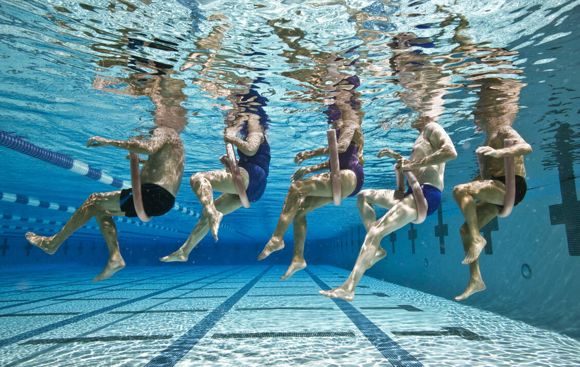 Aquajogging gibt mächtig Auftrieb. / © Getty Images/A Bello
