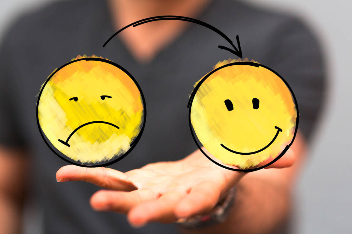 Einige Rituale und Techniken helfen dabei, beruflichen Ärger auf der Arbeit zu lassen und nach Feierabend entspannt ins Privatleben zu starten. / Foto: Adobe Stock/vegefox.com