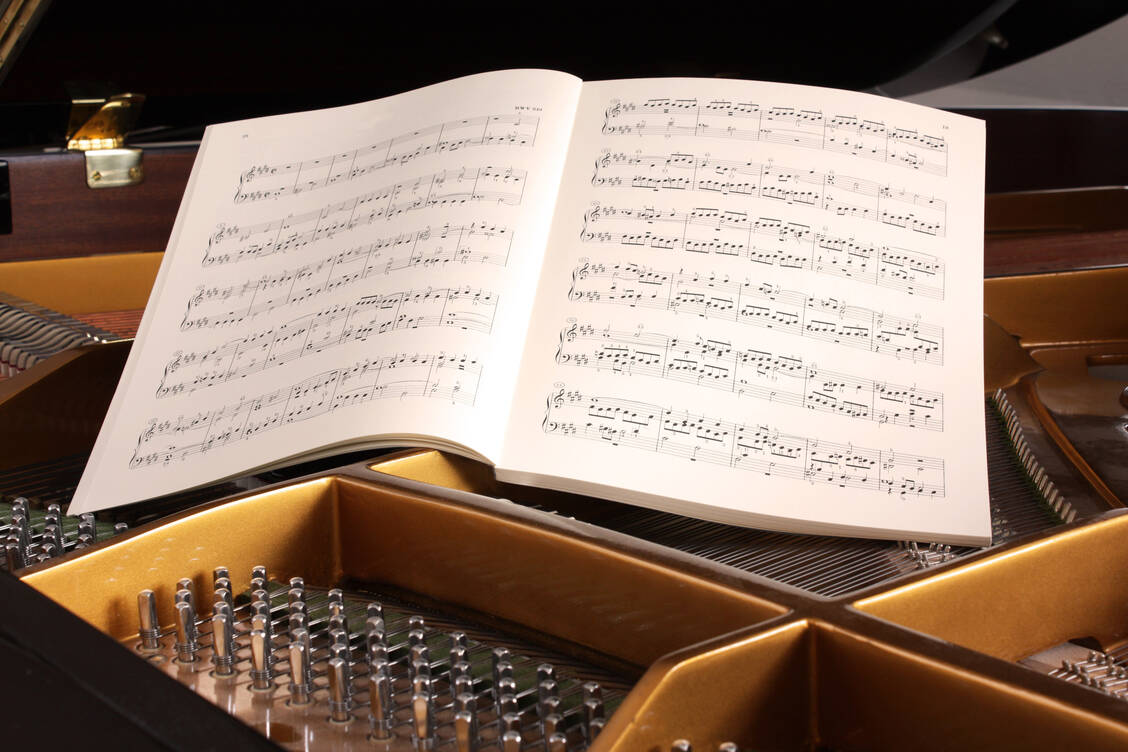 Selbst (wieder) Musik machen, ist ein Baustein, der helfen kann, das Gedächtnis möglichst lange fit zu halten. / Foto: Adobe Stock/Renate Brecher
