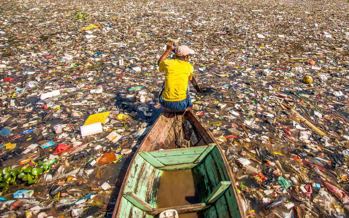 Ein Meer aus Plastik – das kann nicht gut für die Gesundheit des Menschen sein.  / © Adobe Stock/ Sony Herdiana