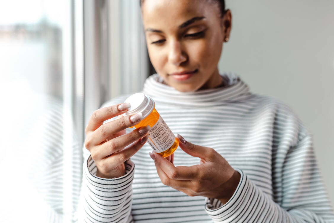 Den Experten zufolge können die meisten Betroffenen Antidepressiva ohne relevante Symptome absetzen. Auch ein Ausschleichen sei meist nicht nötig. / Foto: Getty Images/Milko