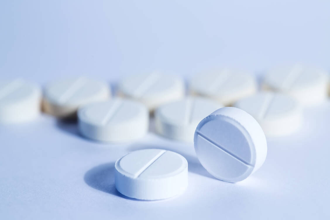 Ein Großteil der eingenommenen Schmerzmittel, die zu Abhängigkeit führten, waren nicht opioidhaltige Analgetika.  / Foto: Adobe Stock/Pavel Ivanov