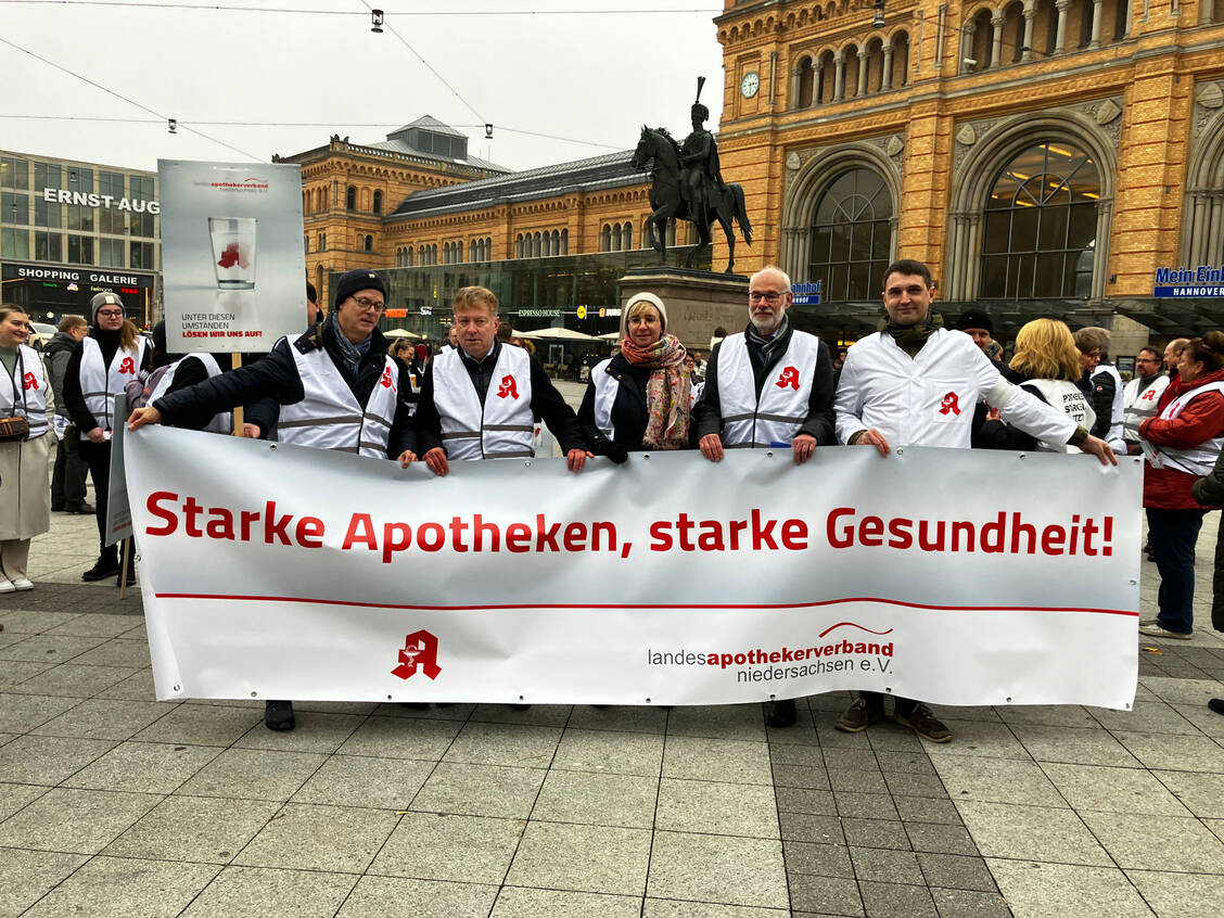 »Starke Apotheken, starke Gesundheit« war das Motto der Kundgebung. / © PZ/H+ttemann